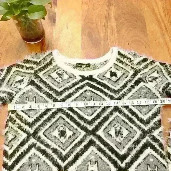 Vintage scoop  neck black & white soft fuzzy sweater jumper. - Picture 11 of 14